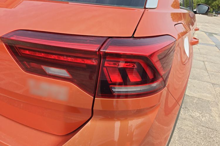 Used Volkswagen T-ROC 2019 280TSI DSG Two-Wheel Drive Comfort Version China VI Standard Exterior 3