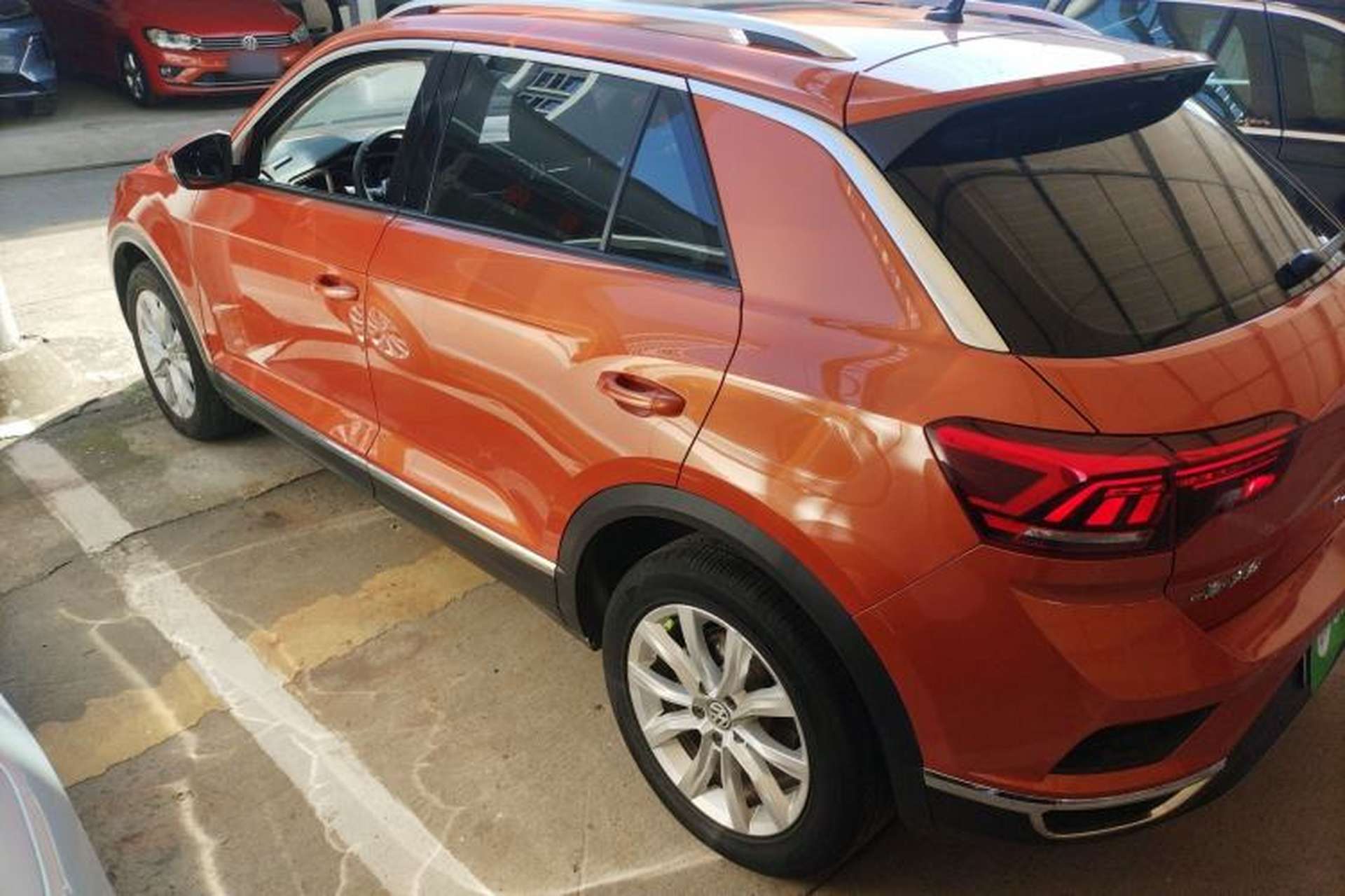 Used Volkswagen T-ROC 2019 230TSI DSG Two-Wheel-Drive Advanced Version China VI Standard Exterior 3