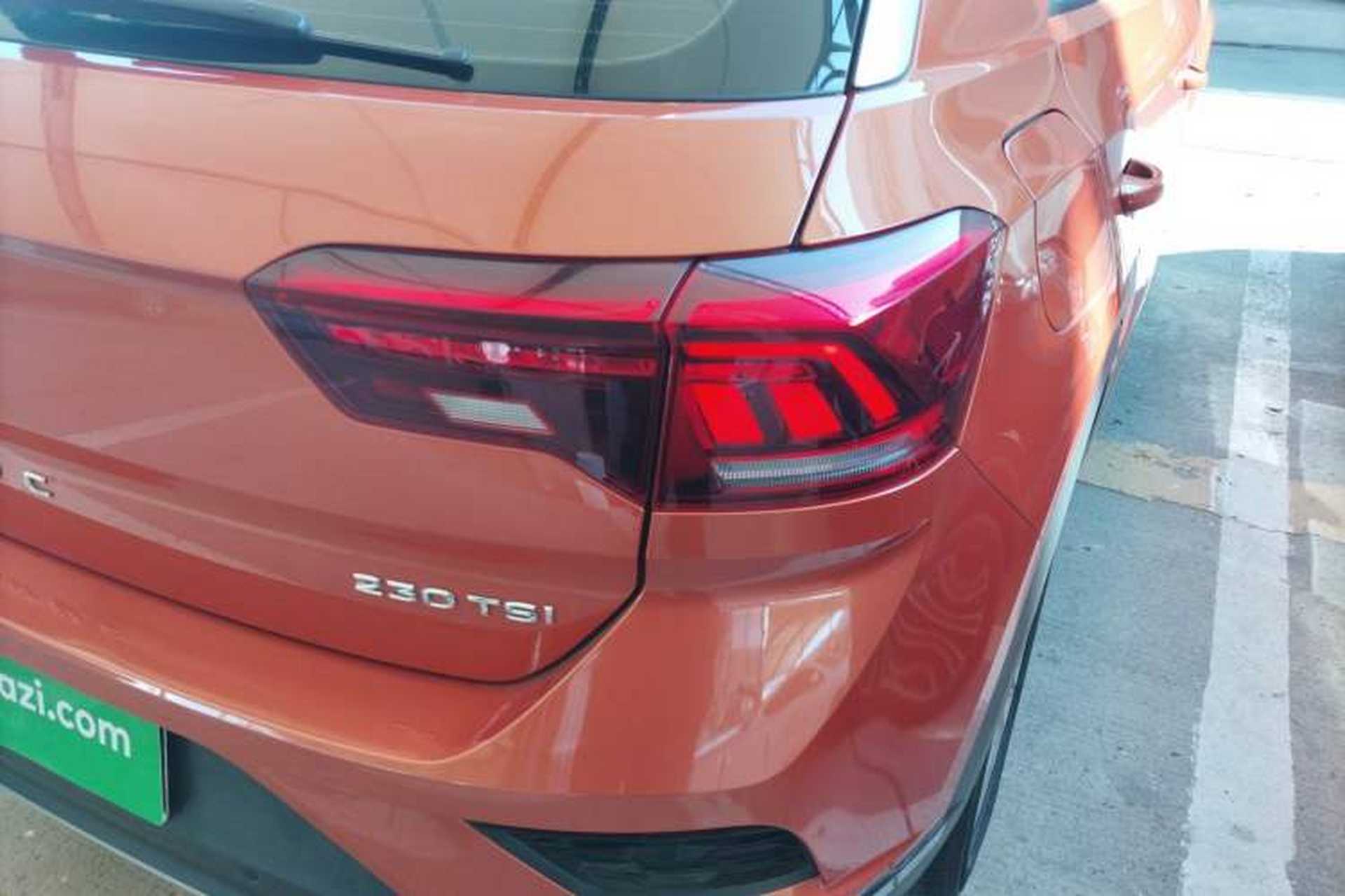 Used Volkswagen T-ROC 2019 230TSI DSG Two-Wheel-Drive Advanced Version China VI Standard Exterior 6