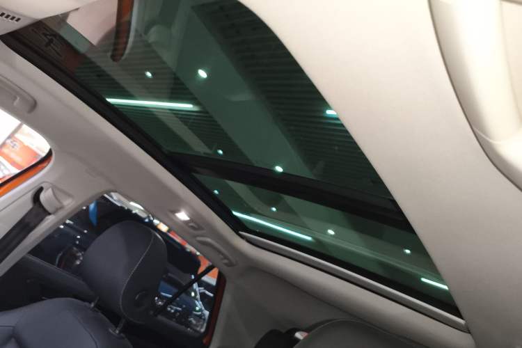 Used Volkswagen T-ROC 2019 280TSI DSG Two-Wheel Drive Comfort Version China VI Standard Headliner