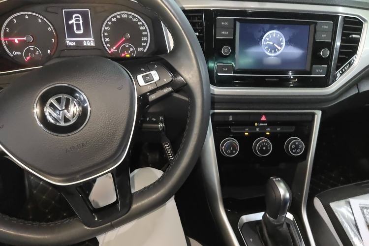 Used Volkswagen T-ROC 2019 230TSI DSG Two-Wheel-Drive Advanced Version China VI Standard Interior 2