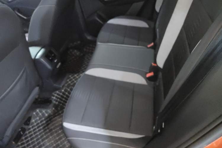 Used Volkswagen T-ROC 2019 230TSI DSG Two-Wheel-Drive Advanced Version China VI Standard Interior 4