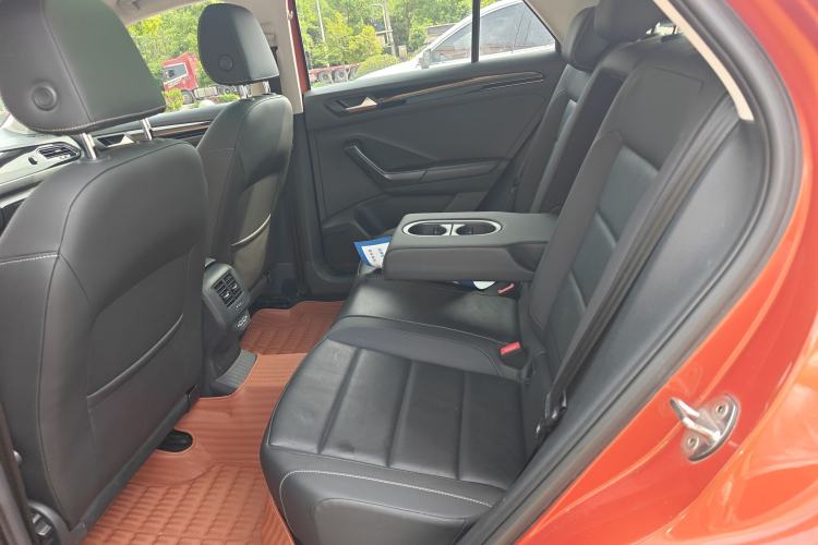 Used Volkswagen T-ROC 2019 280TSI DSG Two-Wheel Drive Comfort Version China VI Standard Left Rear Seat