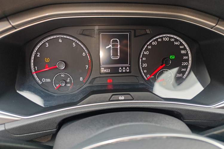 Used Volkswagen T-ROC 2019 230TSI DSG Two-Wheel-Drive Advanced Version China VI Standard Odometer Close Up