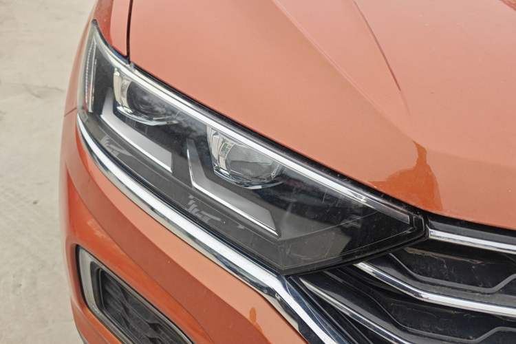 Used Volkswagen T-ROC 2019 230TSI DSG Two-Wheel-Drive Advanced Version China VI Standard Right Front Headlight