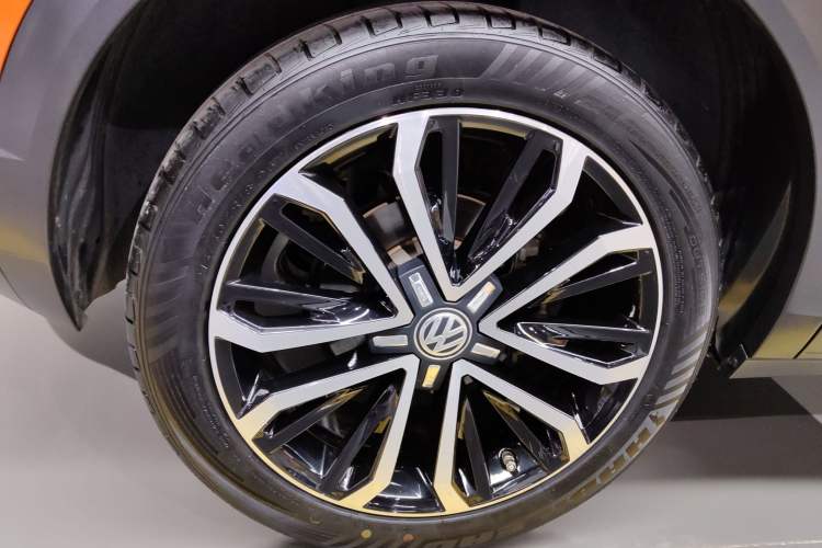 Used Volkswagen T-ROC 2019 280TSI DSG Two-Wheel Drive Comfort Version China VI Standard Right Rear Wheel Hub