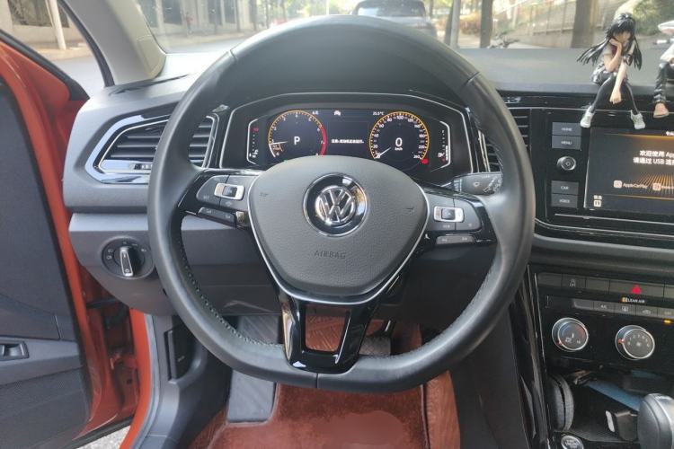 Used Volkswagen T-ROC 2019 280TSI DSG Two-Wheel Drive Comfort Version China VI Standard Steering Wheel
