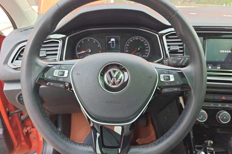 Used Volkswagen T-ROC 2019 280TSI DSG Two-Wheel Drive Comfort Version China VI Standard Steering Wheel