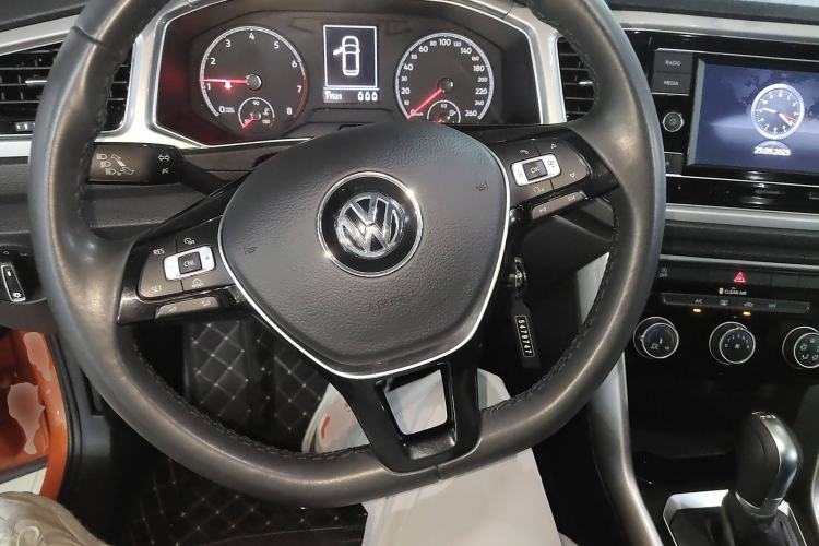 Used Volkswagen T-ROC 2019 230TSI DSG Two-Wheel-Drive Advanced Version China VI Standard Steering Wheel