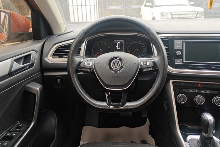 Used Volkswagen T-ROC 2019 230TSI DSG Two-Wheel-Drive Advanced Version China VI Standard Steering Wheel