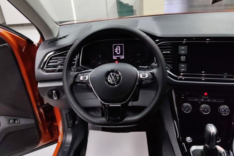 Used Volkswagen T-ROC 2019 280TSI DSG Two-Wheel Drive Comfort Version China VI Standard Steering Wheel