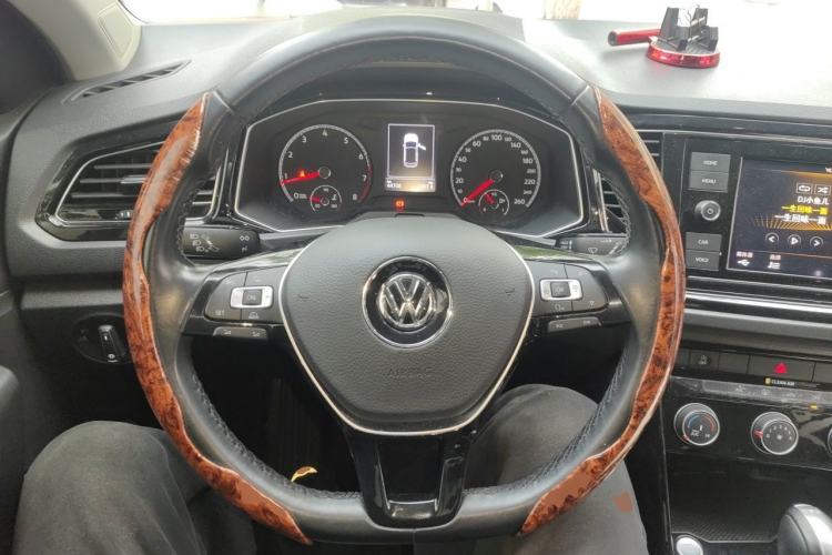 Used Volkswagen T-ROC 2019 280TSI DSG Two-Wheel Drive Comfort Version China V Emission Standard Steering Wheel