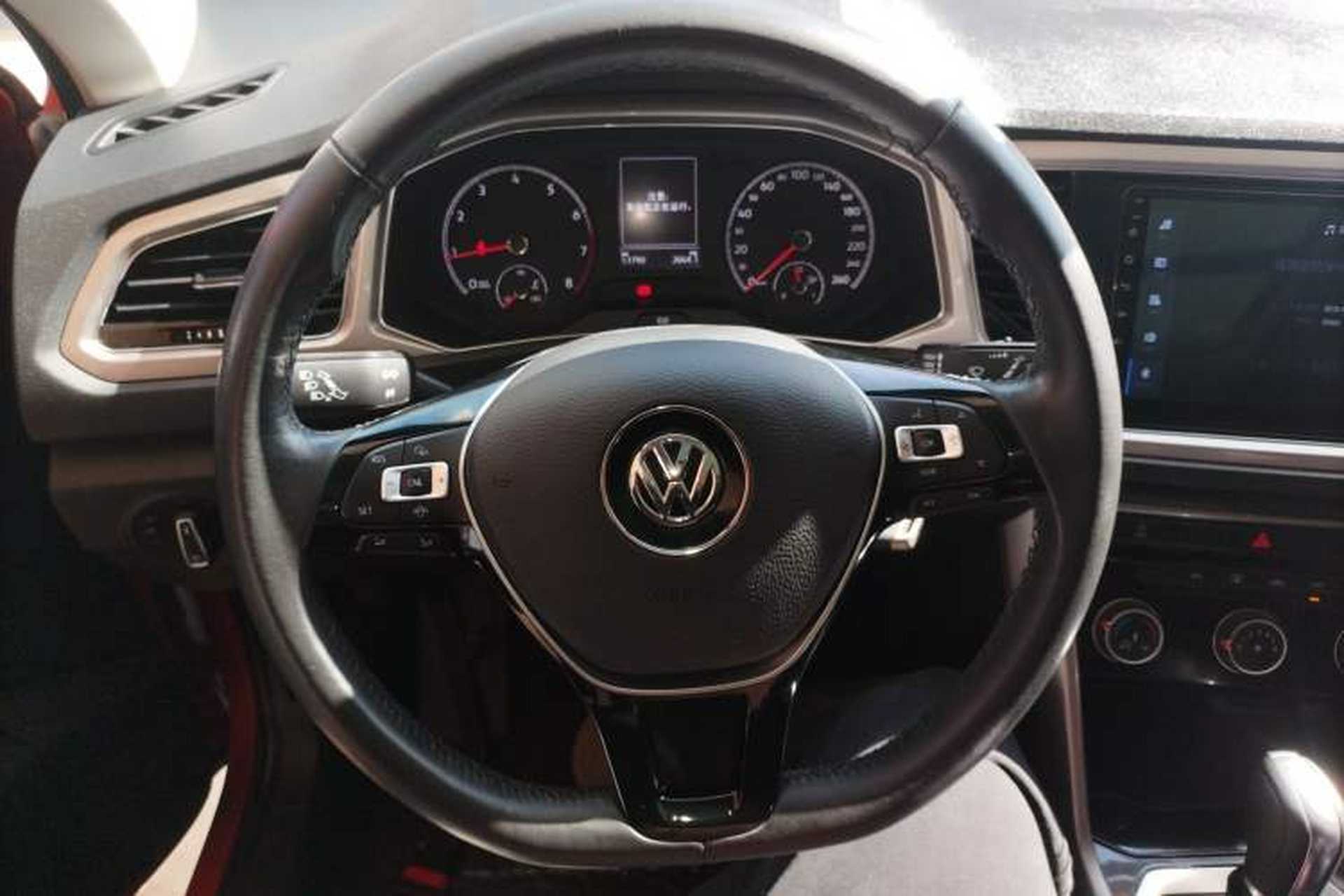 Used Volkswagen T-ROC 2019 230TSI DSG Two-Wheel-Drive Advanced Version China VI Standard Steering Wheel