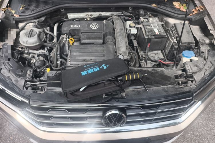 Used Volkswagen T-ROC 2019 230TSI DSG Two-Wheel-Drive Advanced Version China VI Standard Engine Bay