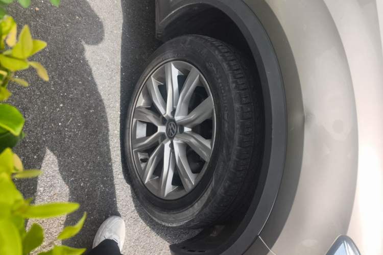 Used Volkswagen T-ROC 2019 230TSI DSG Two-Wheel-Drive Advanced Version China VI Standard Right Front Wheel Hub