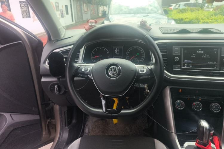 Used Volkswagen T-ROC 2019 230TSI DSG Two-Wheel-Drive Advanced Version China VI Standard Steering Wheel