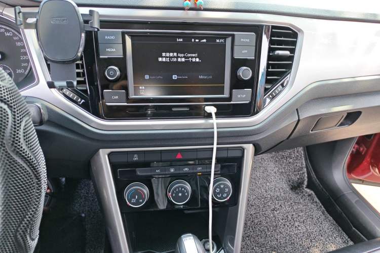Used Volkswagen T-ROC 2019 230TSI DSG Two-Wheel-Drive Advanced Version China VI Standard Audio And AC Panel