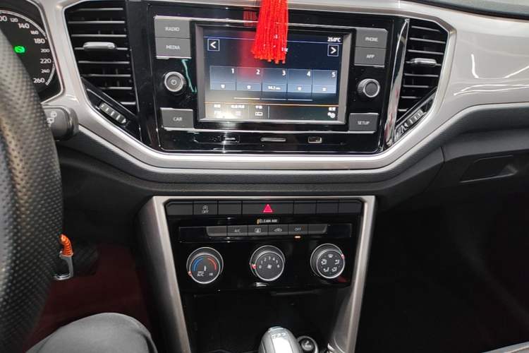 Used Volkswagen T-ROC 2019 230TSI DSG Two-Wheel-Drive Advanced Version China VI Standard Audio And AC Panel