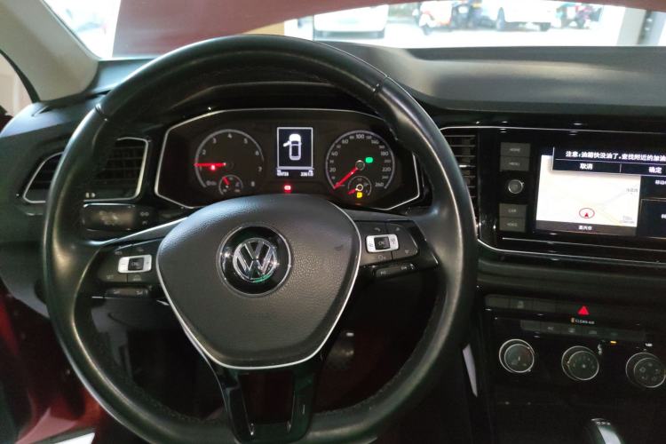 Used Volkswagen T-ROC 2019 280TSI DSG Two-Wheel Drive Comfort Version China VI Standard Center Console