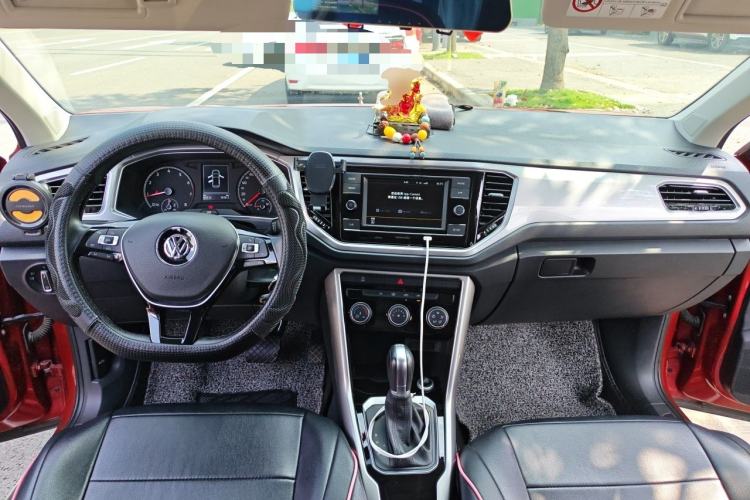 Used Volkswagen T-ROC 2019 230TSI DSG Two-Wheel-Drive Advanced Version China VI Standard Center Console