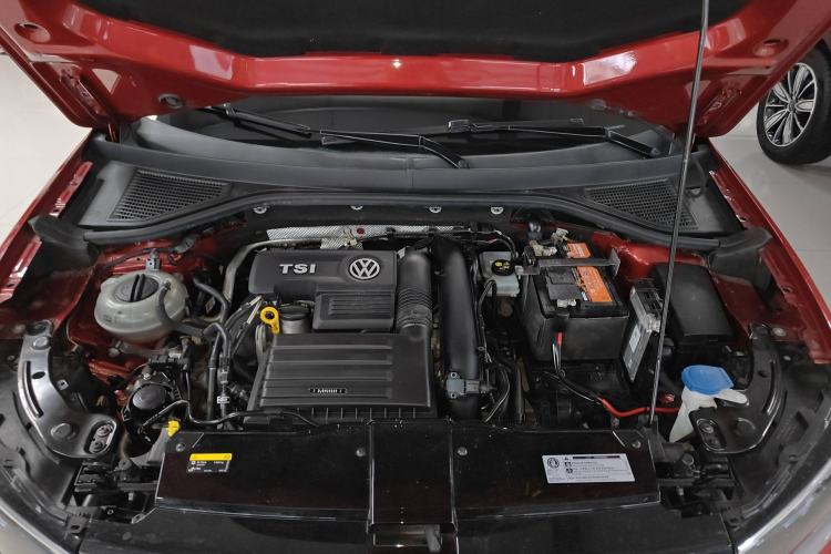 Used Volkswagen T-ROC 2019 280TSI DSG Two-Wheel Drive Comfort Version China VI Standard Engine Bay
