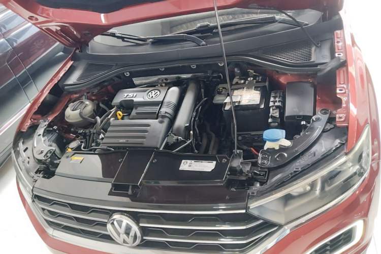 Used Volkswagen T-ROC 2019 230TSI DSG Two-Wheel-Drive Advanced Version China VI Standard Engine Bay