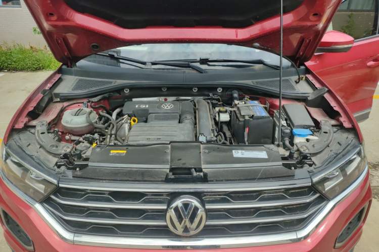 Used Volkswagen T-ROC 2019 230TSI DSG Two-Wheel-Drive Advanced Version China VI Standard Engine Bay