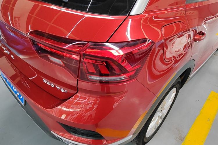 Used Volkswagen T-ROC 2019 230TSI DSG Two-Wheel-Drive Advanced Version China VI Standard Exterior 3