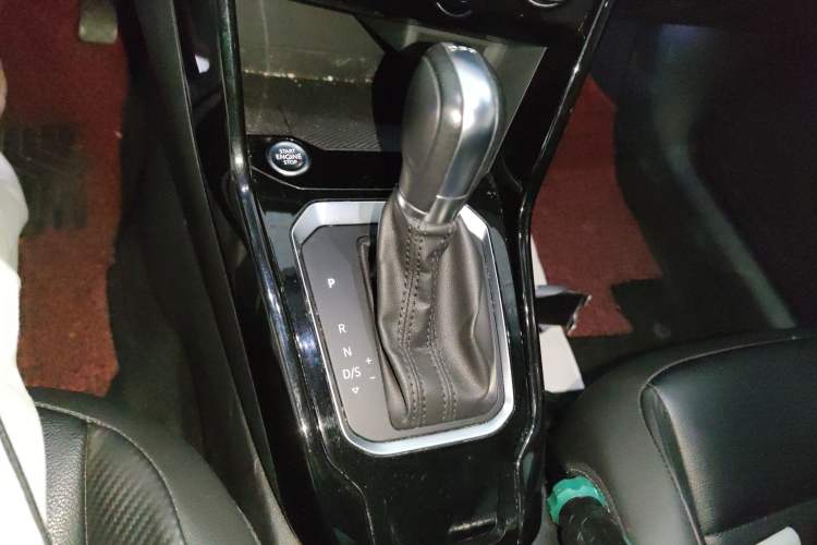 Used Volkswagen T-ROC 2019 280TSI DSG Two-Wheel Drive Comfort Version China VI Standard Gear Lever