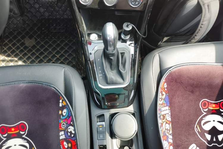Used Volkswagen T-ROC 2019 280TSI DSG Two-Wheel Drive Comfort Version China VI Standard Gear Lever