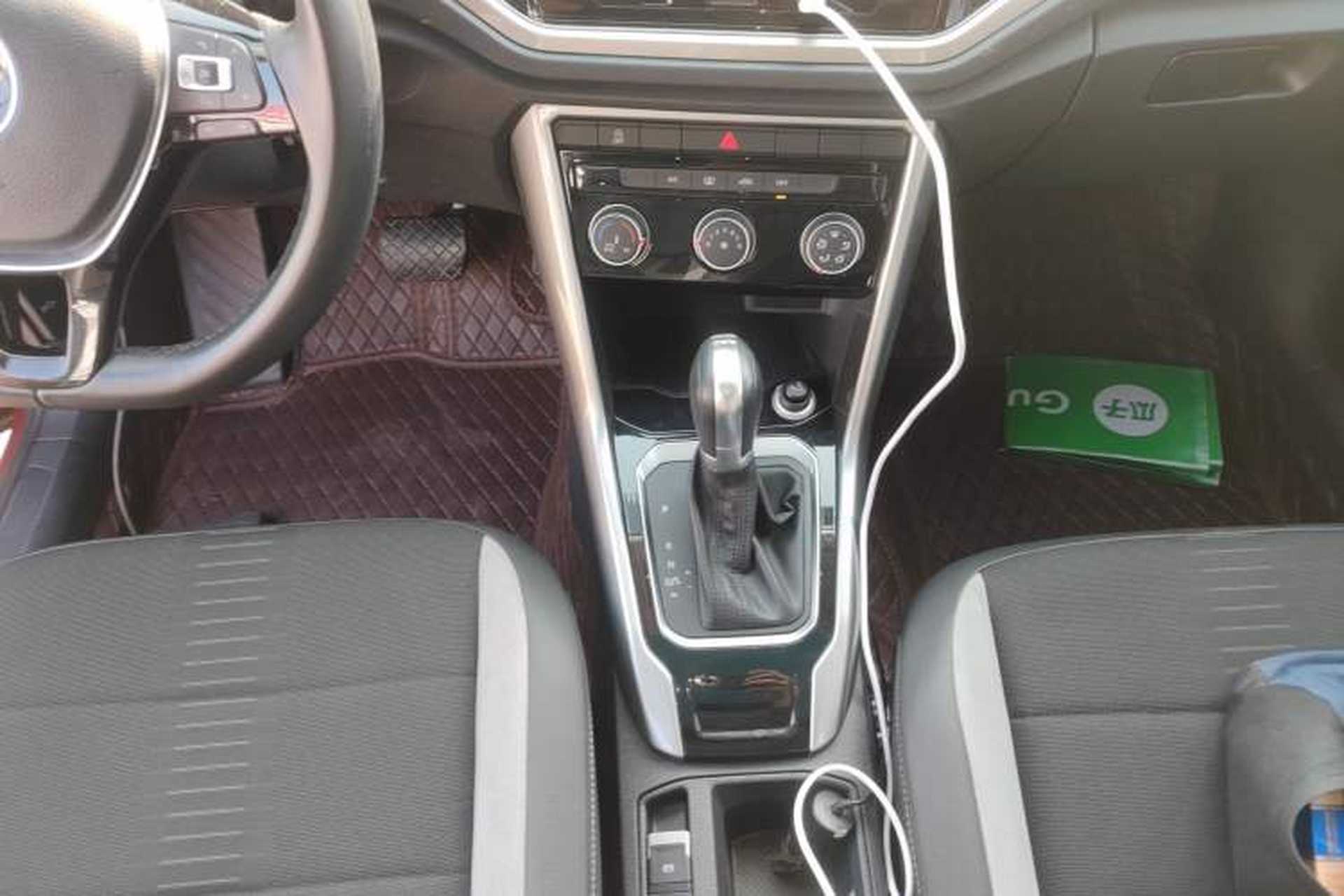 Used Volkswagen T-ROC 2019 230TSI DSG Two-Wheel-Drive Advanced Version China VI Standard Gear Lever
