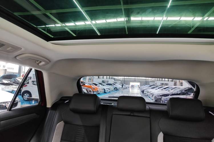 Used Volkswagen T-ROC 2019 230TSI DSG Two-Wheel-Drive Advanced Version China VI Standard Headliner