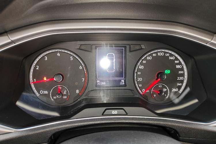 Used Volkswagen T-ROC 2019 230TSI DSG Two-Wheel-Drive Advanced Version China VI Standard Instrument Cluster