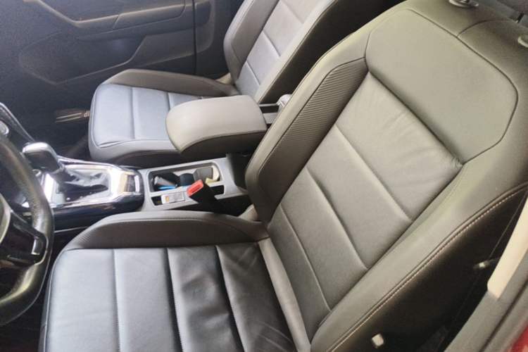 Used Volkswagen T-ROC 2019 280TSI DSG Two-Wheel Drive Comfort Version China VI Standard Left Front Seat