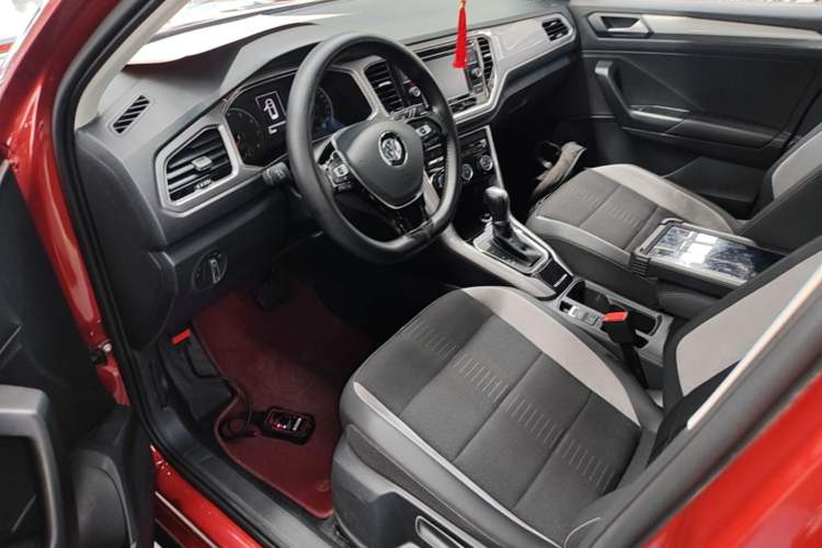Used Volkswagen T-ROC 2019 230TSI DSG Two-Wheel-Drive Advanced Version China VI Standard Left Front Seat
