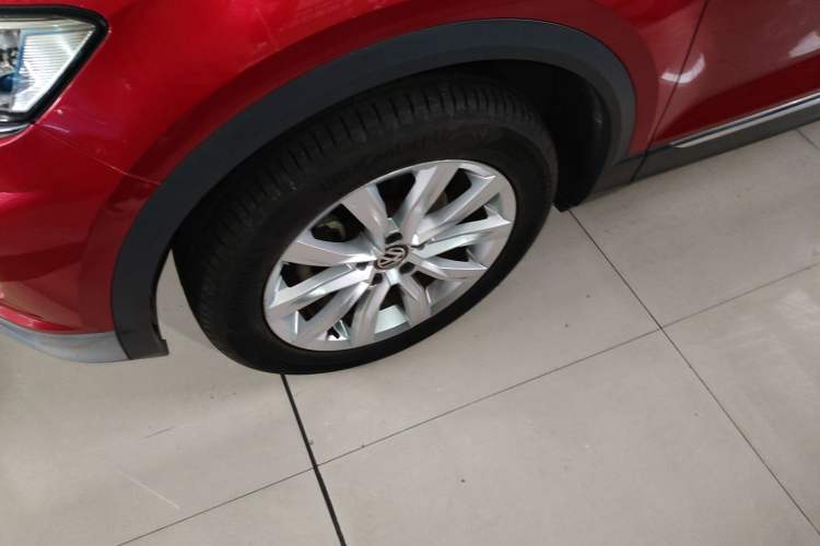 Used Volkswagen T-ROC 2019 230TSI DSG Two-Wheel-Drive Advanced Version China VI Standard Left Front Wheel Hub