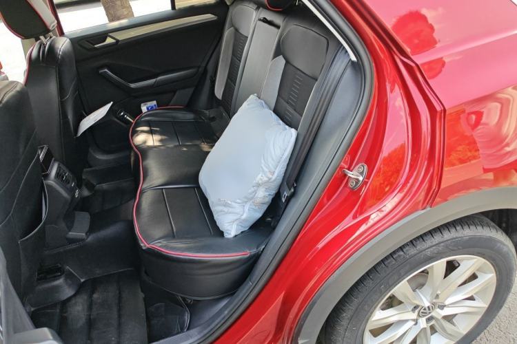 Used Volkswagen T-ROC 2019 230TSI DSG Two-Wheel-Drive Advanced Version China VI Standard Left Rear Seat