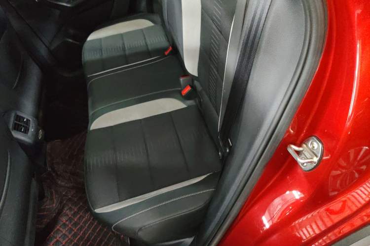 Used Volkswagen T-ROC 2019 230TSI DSG Two-Wheel-Drive Advanced Version China VI Standard Left Rear Seat