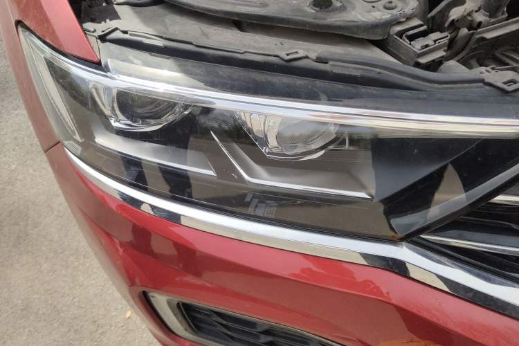 Used Volkswagen T-ROC 2019 230TSI DSG Two-Wheel-Drive Advanced Version China VI Standard Right Front Headlight