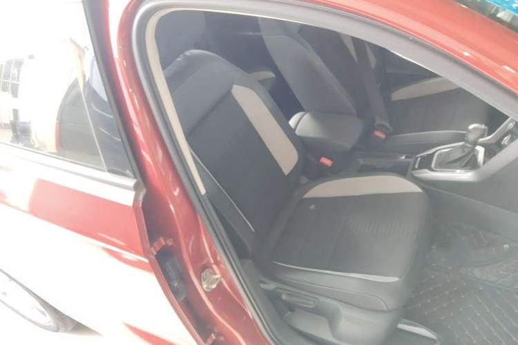 Used Volkswagen T-ROC 2019 230TSI DSG Two-Wheel-Drive Advanced Version China VI Standard Right Front Seat