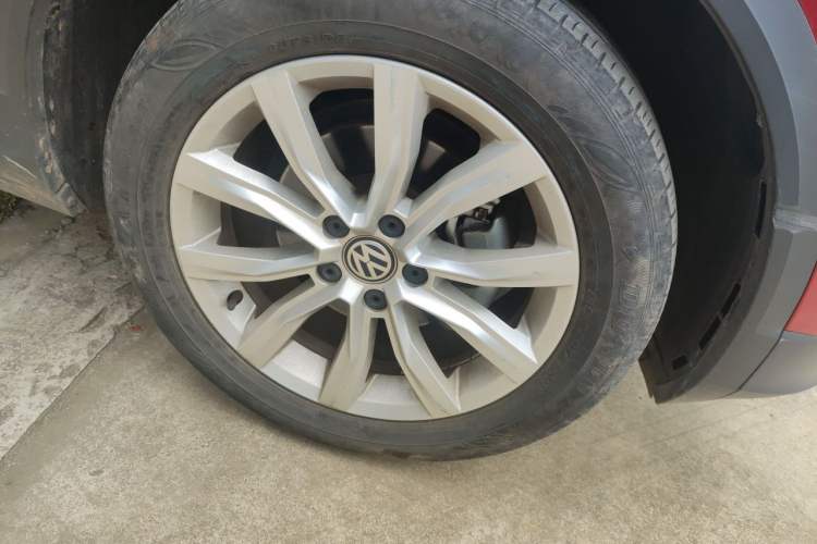 Used Volkswagen T-ROC 2019 230TSI DSG Two-Wheel-Drive Advanced Version China VI Standard Right Front Wheel Hub