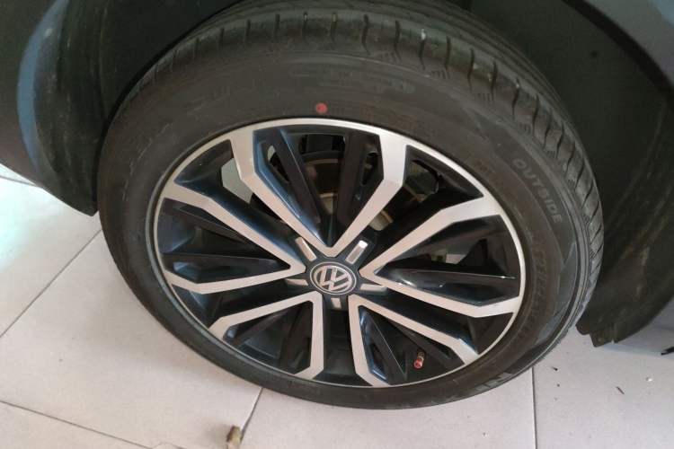 Used Volkswagen T-ROC 2019 280TSI DSG Two-Wheel Drive Comfort Version China VI Standard Right Rear Wheel Hub