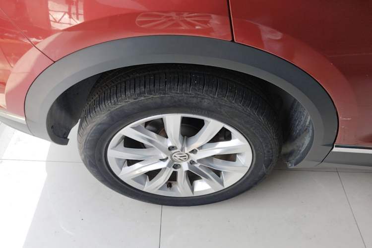 Used Volkswagen T-ROC 2019 230TSI DSG Two-Wheel-Drive Advanced Version China VI Standard Right Rear Wheel Hub