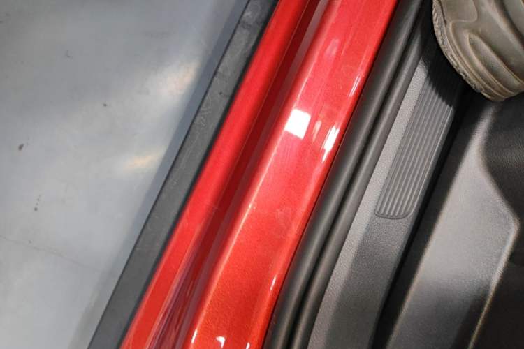 Used Volkswagen T-ROC 2019 230TSI DSG Two-Wheel-Drive Advanced Version China VI Standard Right Side Sill