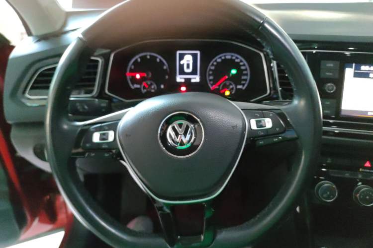 Used Volkswagen T-ROC 2019 280TSI DSG Two-Wheel Drive Comfort Version China VI Standard Steering Wheel