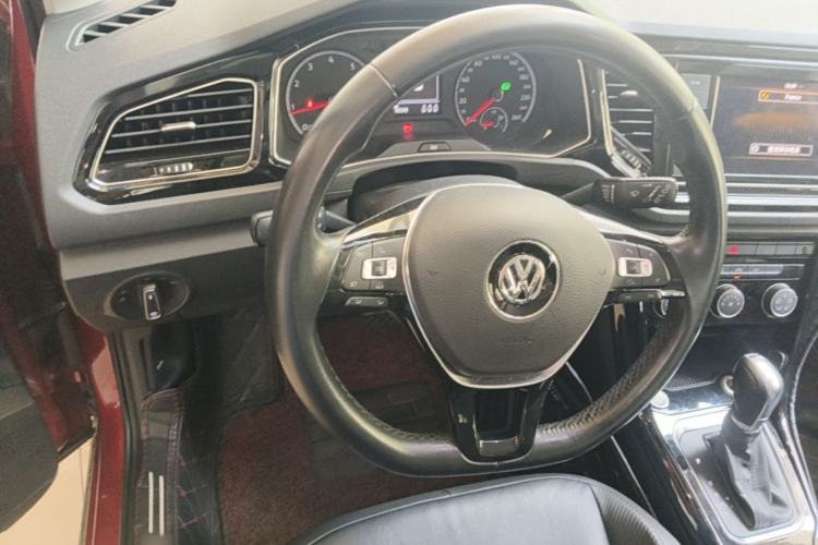 Used Volkswagen T-ROC 2019 280TSI DSG Two-Wheel Drive Comfort Version China VI Standard Steering Wheel