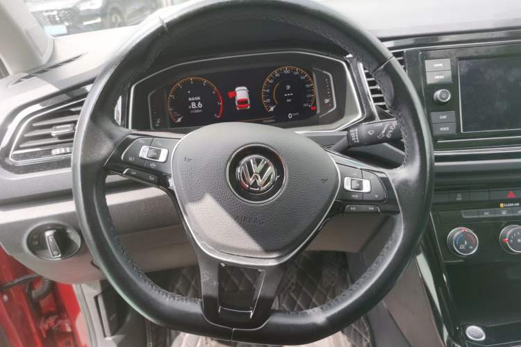 Used Volkswagen T-ROC 2019 280TSI DSG Two-Wheel Drive Comfort Version China VI Standard Steering Wheel