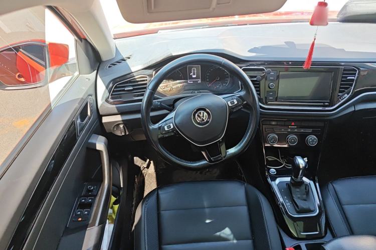 Used Volkswagen T-ROC 2019 280TSI DSG Two-Wheel Drive Comfort Version China VI Standard Steering Wheel