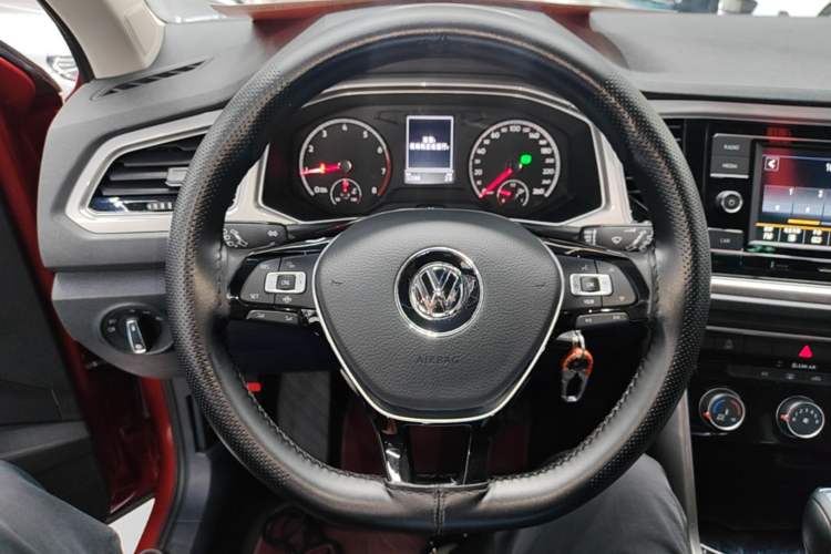 Used Volkswagen T-ROC 2019 230TSI DSG Two-Wheel-Drive Advanced Version China VI Standard Steering Wheel