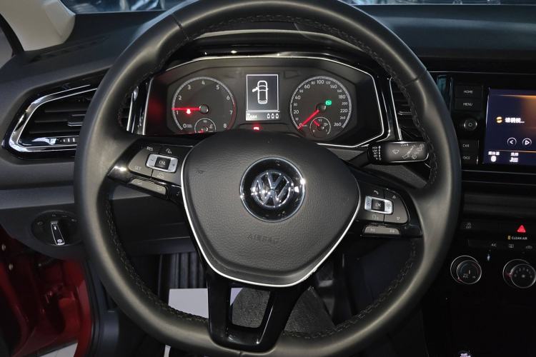 Used Volkswagen T-ROC 2019 280TSI DSG Two-Wheel Drive Comfort Version China VI Standard Steering Wheel